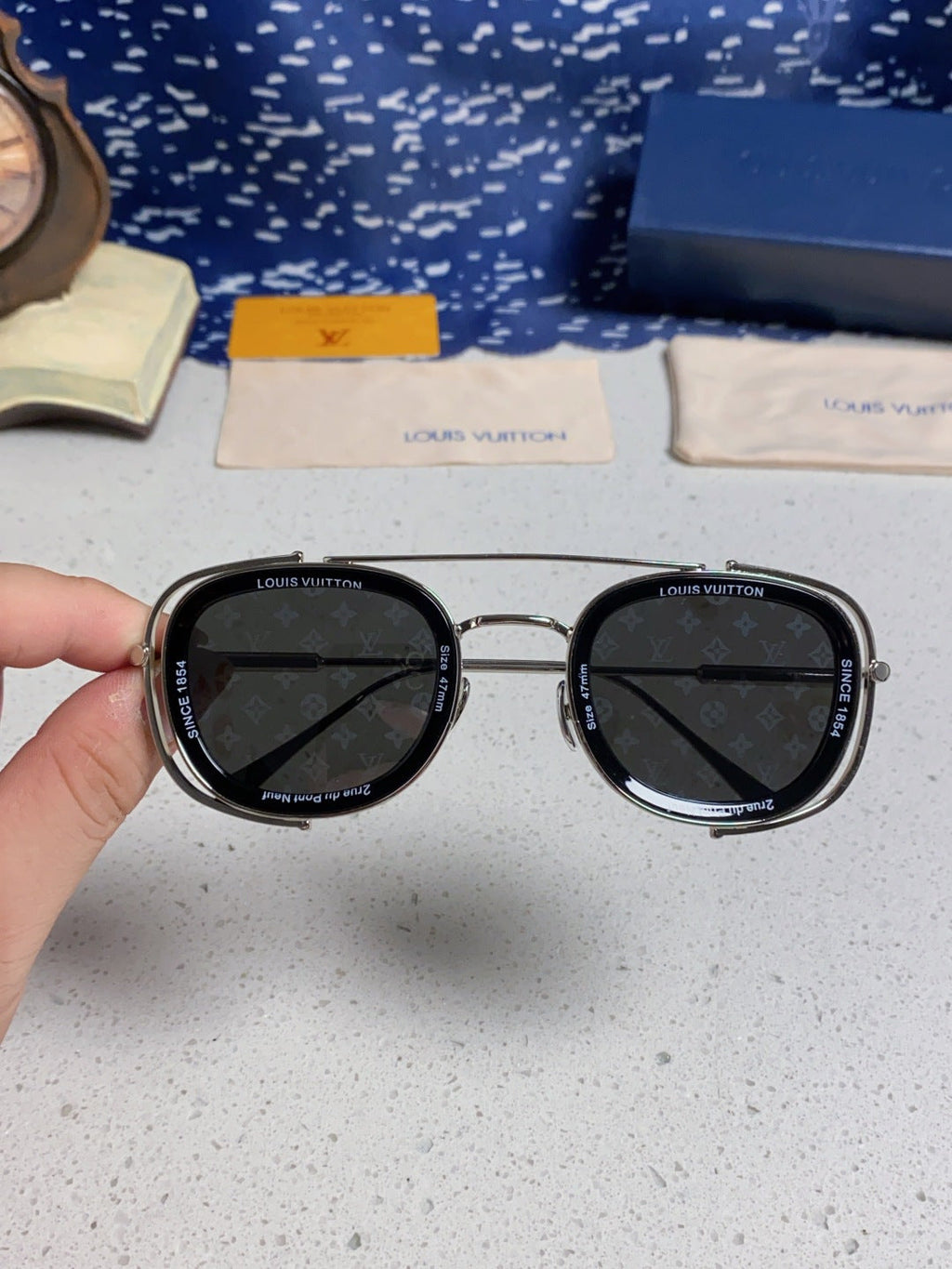 Louis Vuitton Round Gray Lens Sunglasses for Men & Women - detail image 4