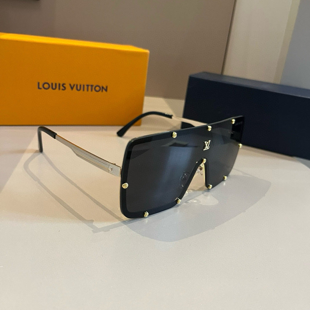 Louis Vuitton Fashion Gold Lens Sunglasses for Men & Women - 493093