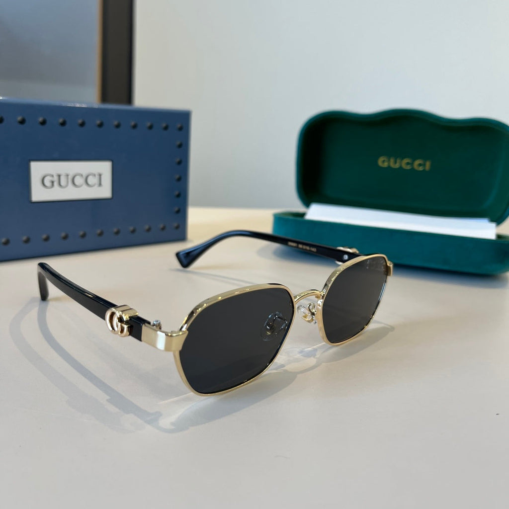 Gucci Polarized Fashion Silver Lens Sunglasses for Men - 866937