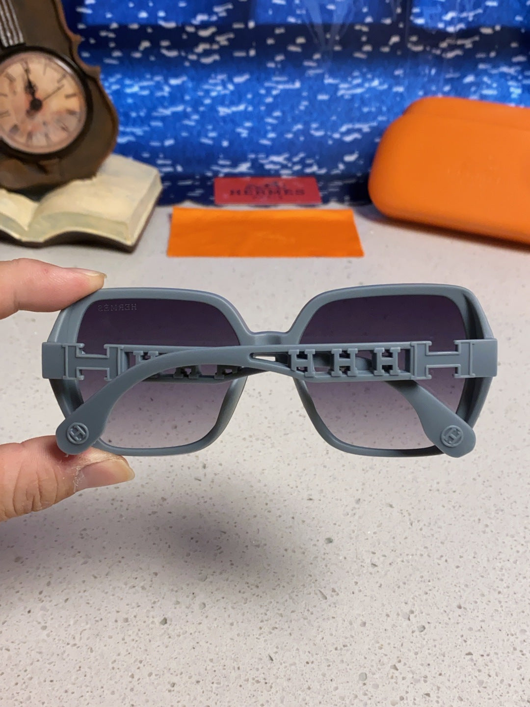 Hermès Polarized Round Gray Lens Sunglasses for Women - 358929 - detail image 5
