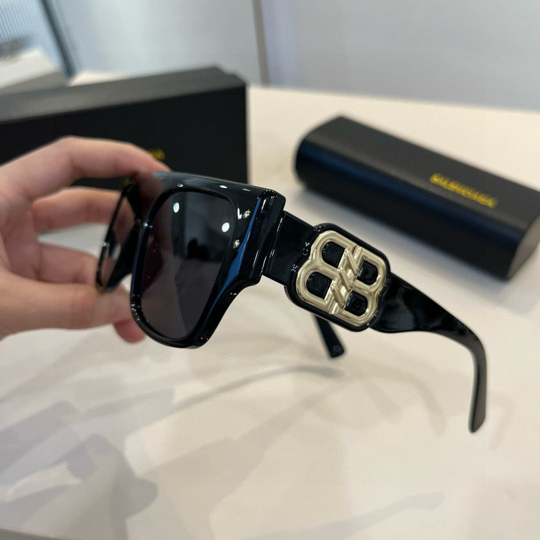 Balenciaga Rectangular Black Lens Sunglasses for Men & Women - 466043 - detail image 6