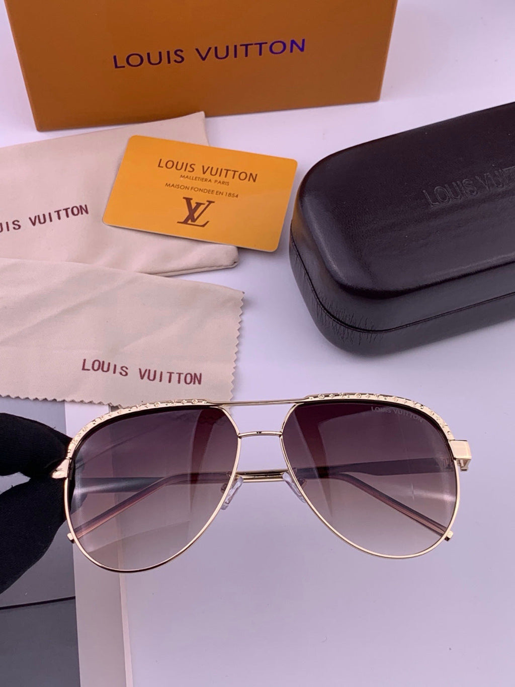 Louis Vuitton L01744 Aviator Black Lens Sunglasses for Men & Women - 431206 - detail image 4