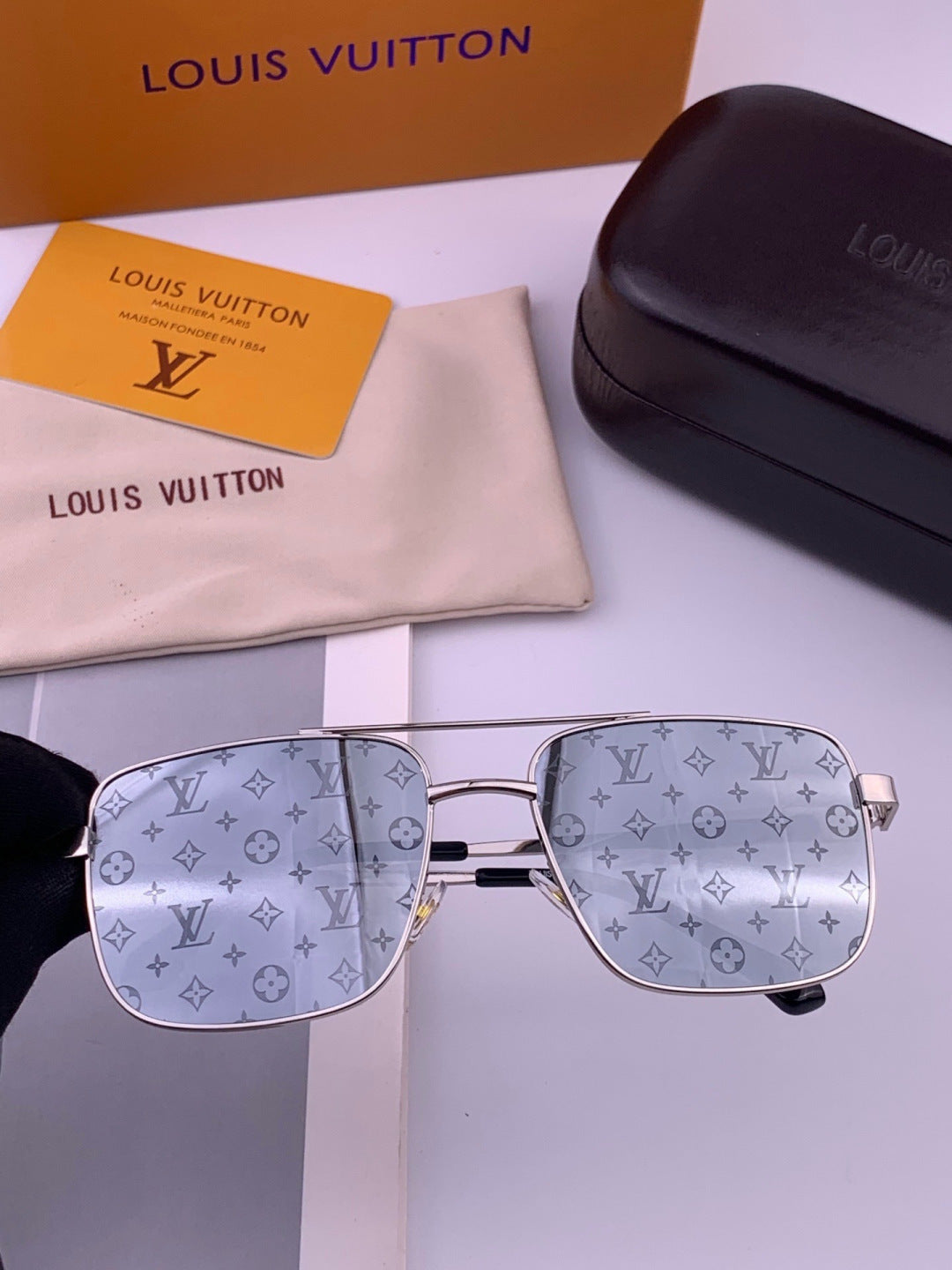 Louis Vuitton L3905 Aviator Gray Lens Sunglasses for Men & Women - 448600 - detail image 4
