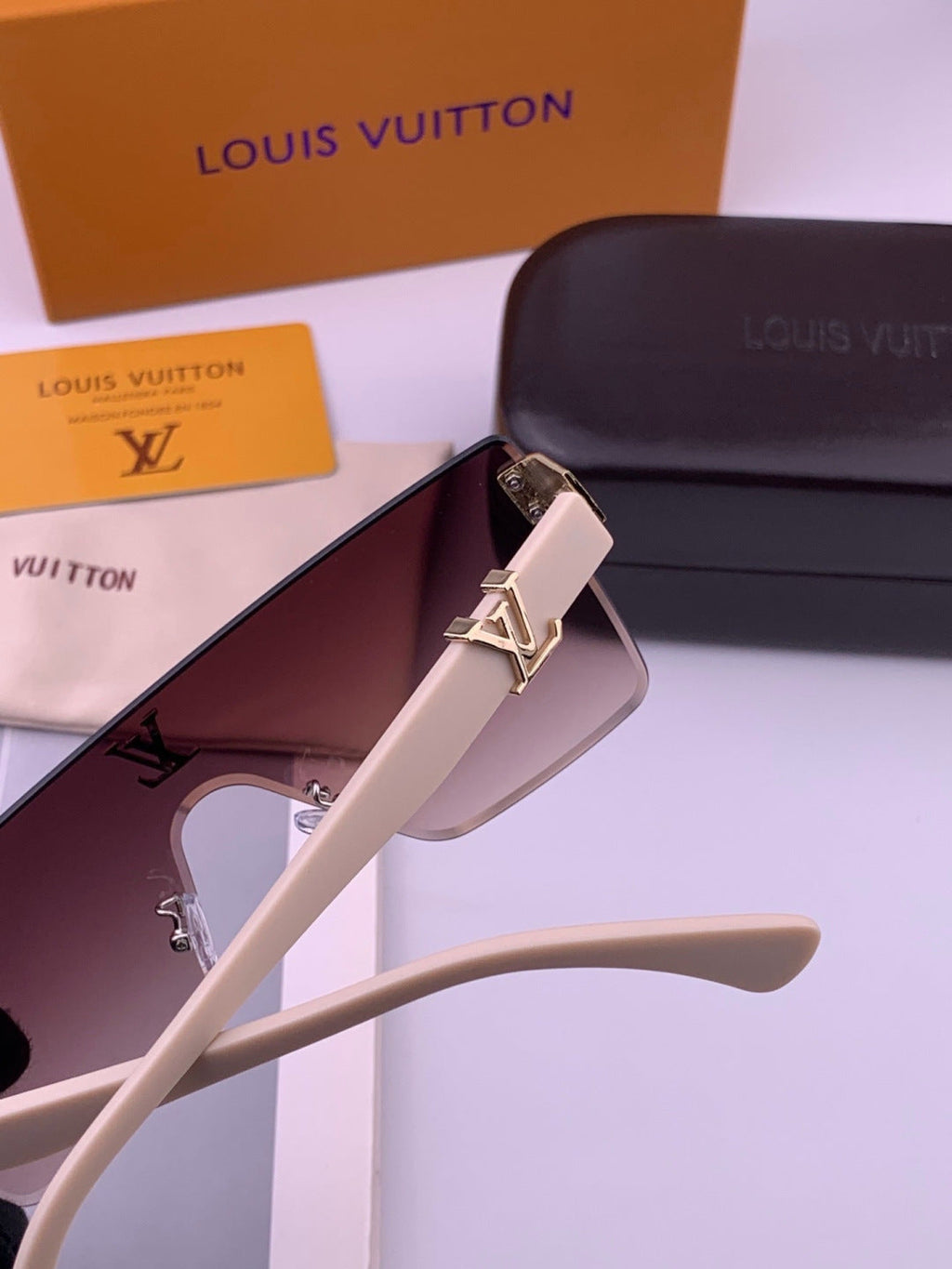 Louis Vuitton L36000 Oversized Purple Lens Sunglasses for Men & Women - 448602 - detail image 5