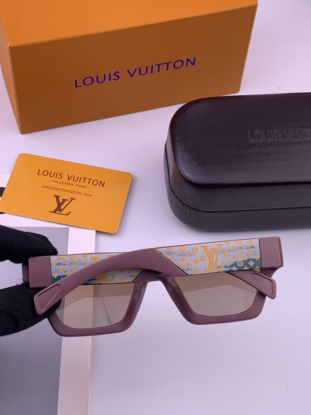 Louis Vuitton L37000 Oversized Brown Lens Sunglasses for Men & Women - detail image 6