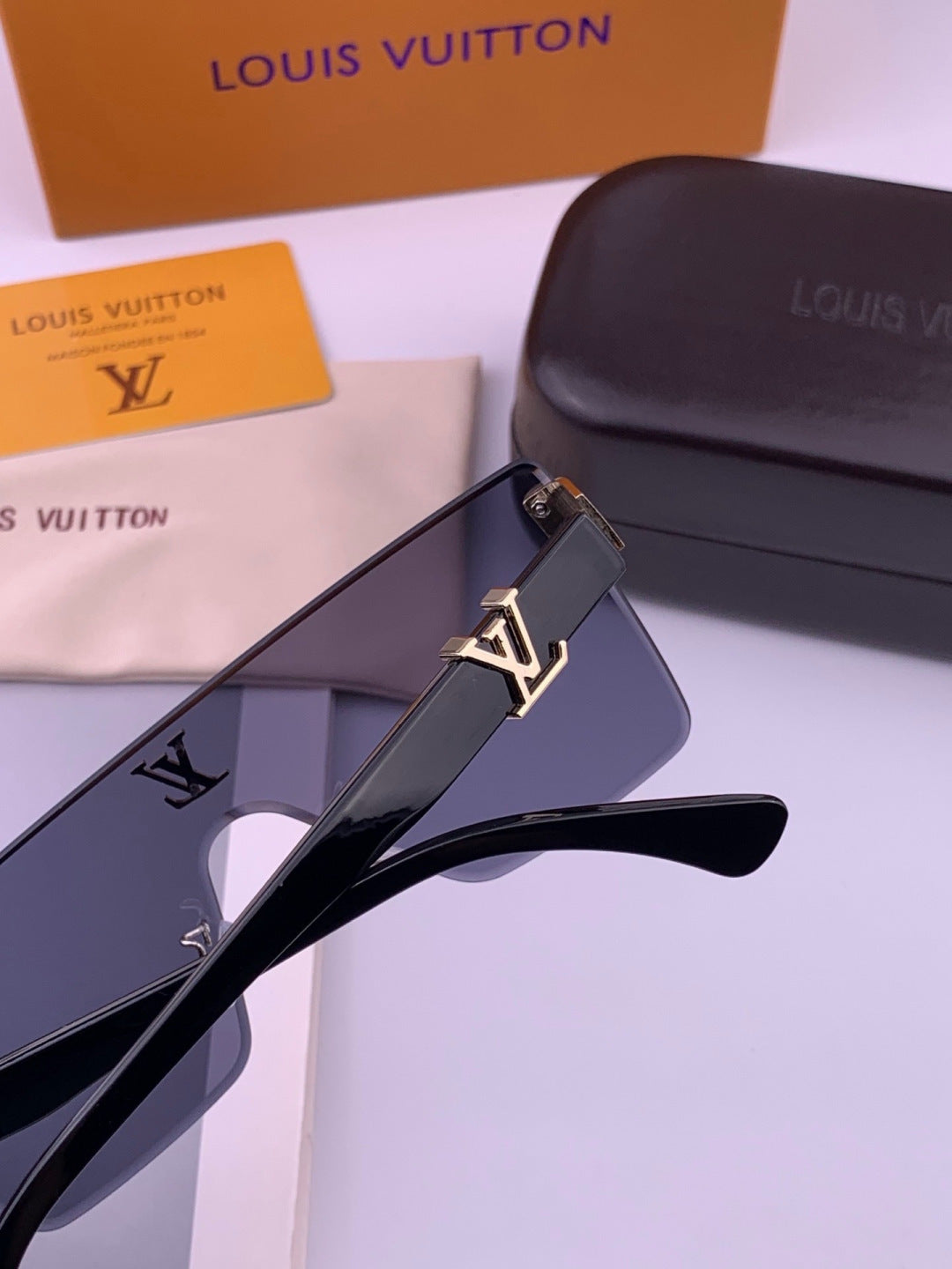 Louis Vuitton L36000 Oversized Blue Lens Sunglasses for Men & Women - detail image 5