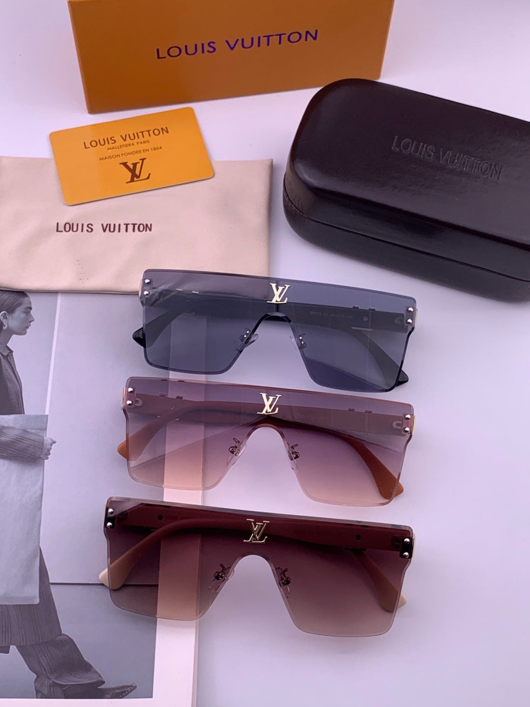 Louis Vuitton L36000 Oversized Blue Lens Sunglasses for Men & Women - detail image 8