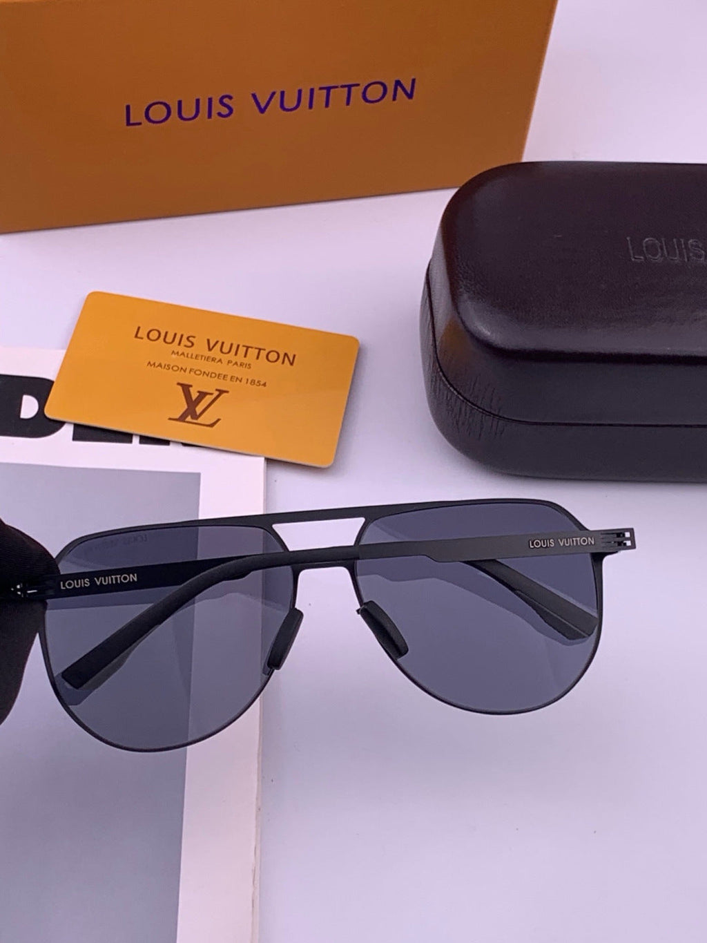 Louis Vuitton L712 Fashion Brown Lens Sunglasses for Men & Women - detail image 6