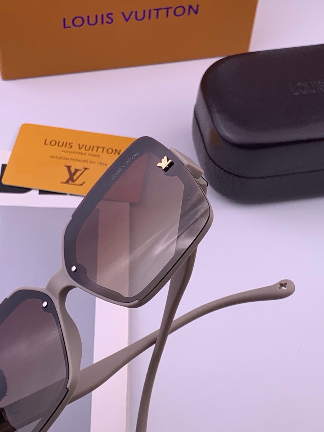 Louis Vuitton L5710 Polarized Square Brown Lens Sunglasses for Men & Women - detail image 6